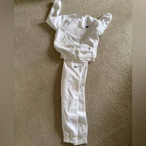 Nike Men’s white sweatshirt and sweat pants